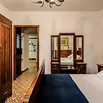 Luxury In The Old Palace Sutivan
