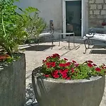 Luxury In The Old Palace Apartmán Sutivan