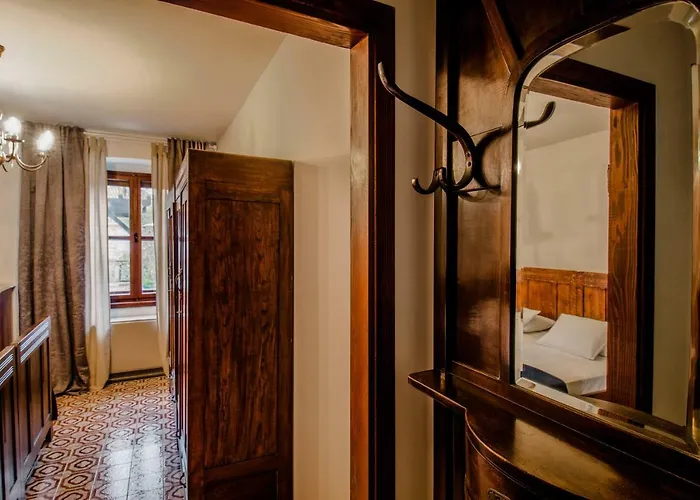 Luxury In The Old Palace *