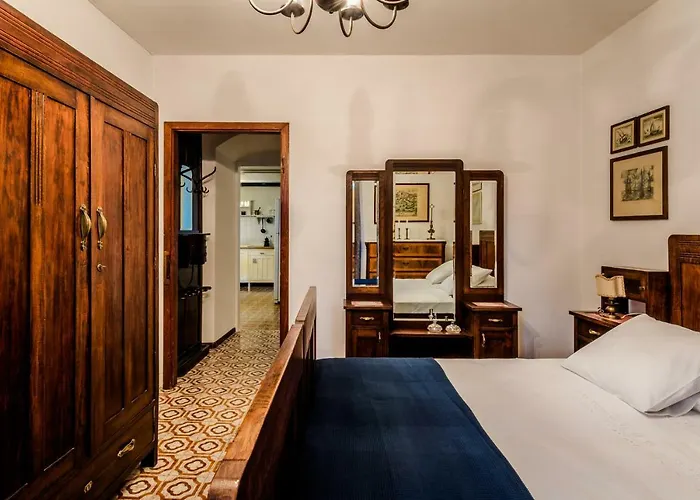 Luxury In The Old Palace 苏提万