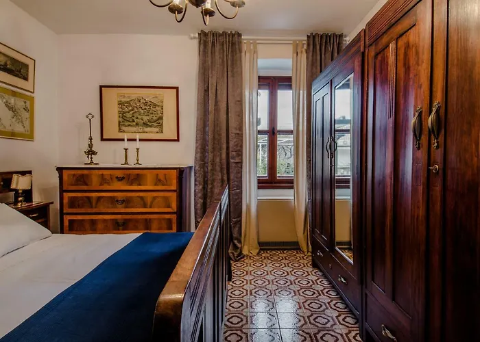 Luxury In The Old Palace 公寓 *
