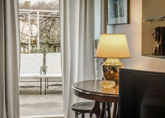 Luxury In The Old Palace 公寓
